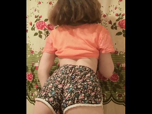 ❤️ Kynþokkafull ung stúlka klæðir sig í stuttbuxurnar á myndavélinni ❤️❌ Gæðaklám á is.pornoreino-com.ru