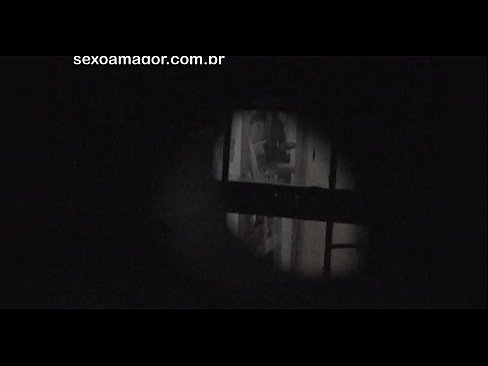 ❤️ Blondie fær leynilega myndbandsupptöku af hverfisferðamanni sem er falinn á bak við hola múrsteina ❤️❌ Gæðaklám á is.pornoreino-com.ru